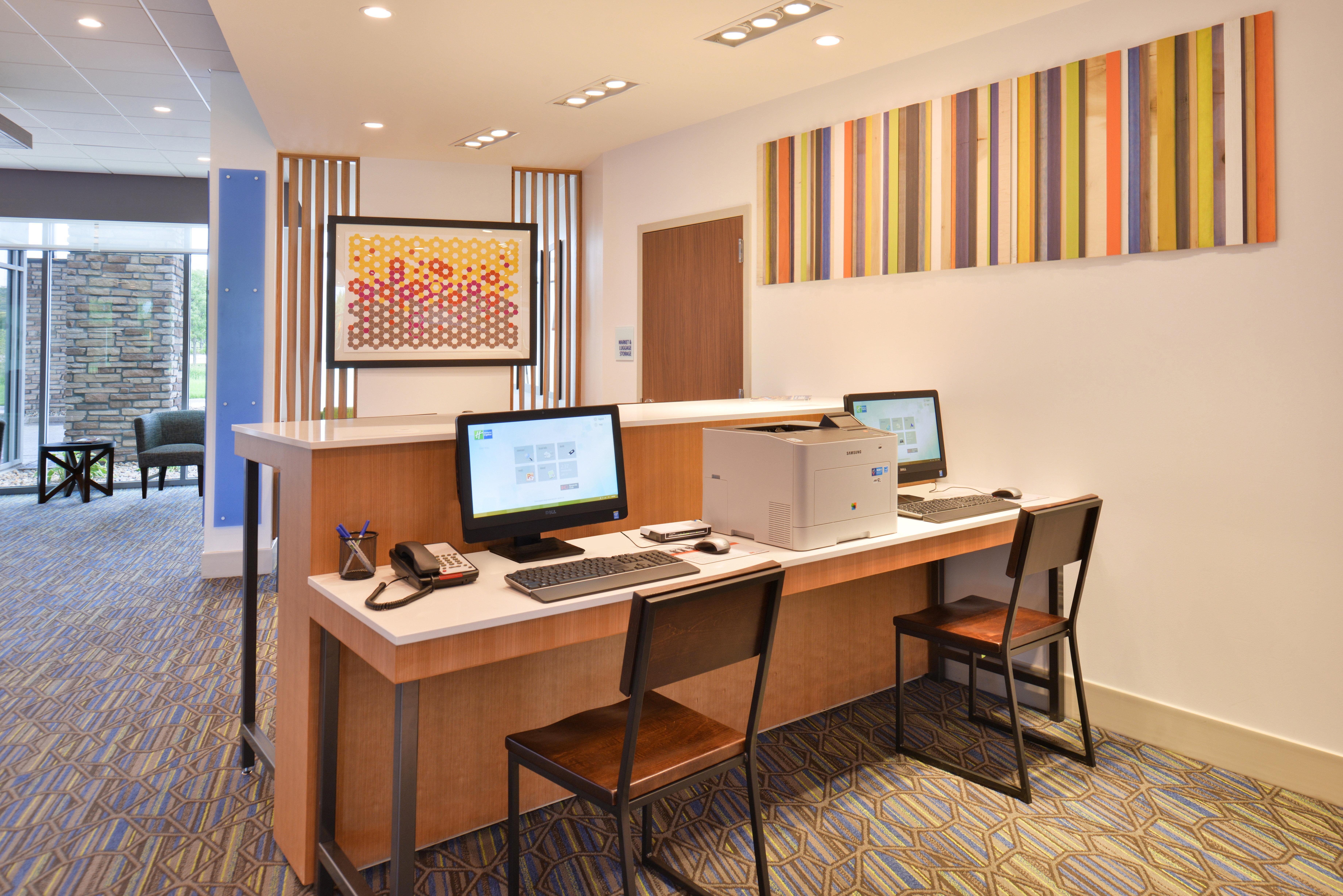 Holiday Inn Express & Suites Omaha Airport By Ihg Carter Lake Экстерьер фото